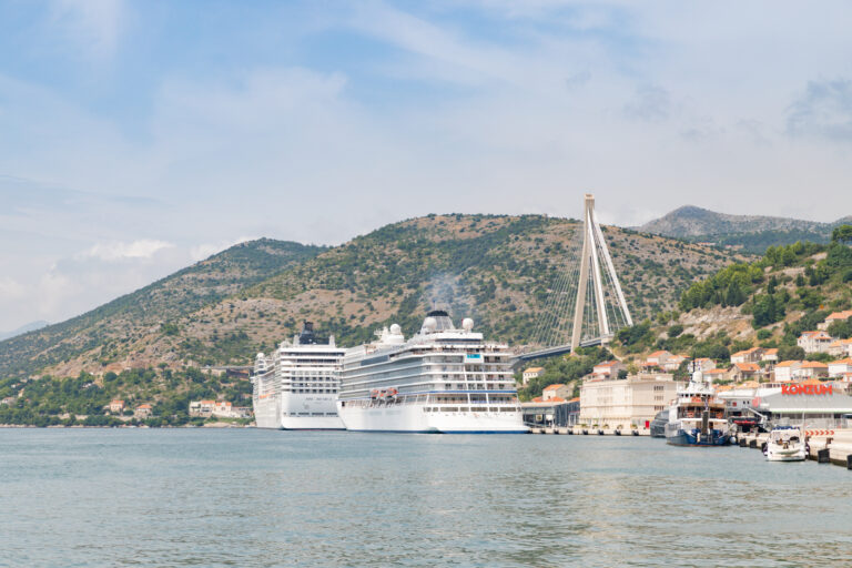 Cruise brodovi privezani u luci Gruž u Dubrovniku