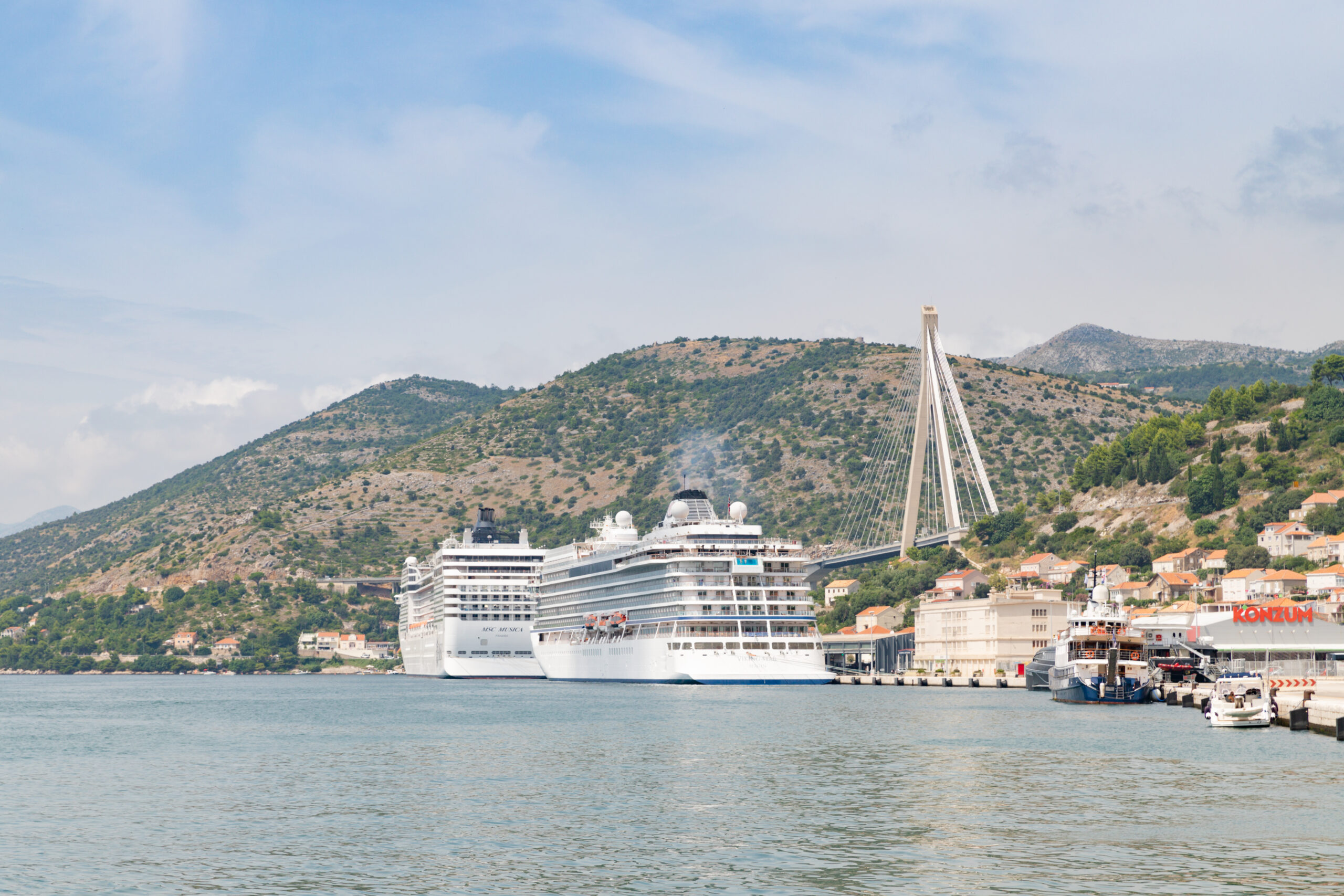 Cruise brodovi privezani u luci Gruž u Dubrovniku