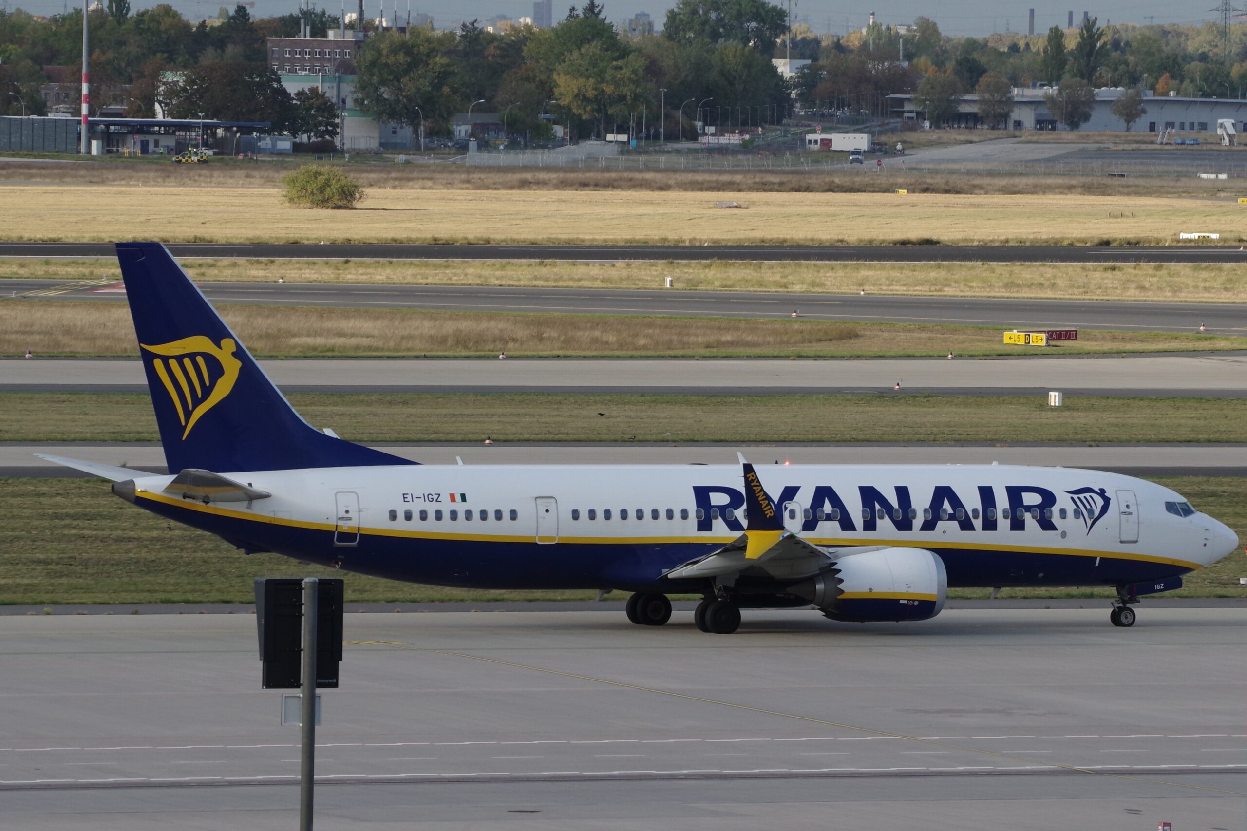 Ryanair Boeing 737-8-200 MAX na aerodromu Schönefeld u listopadu 2026.
