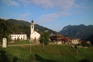 Povijesna jezgra mjesta Sauris di Sotto u talijanskim Alpama